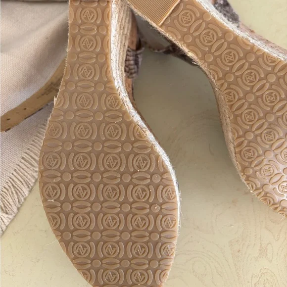 AV Wedge Sandals - Snakeskin Women’s  Size 7 - Picture 5 of 6
